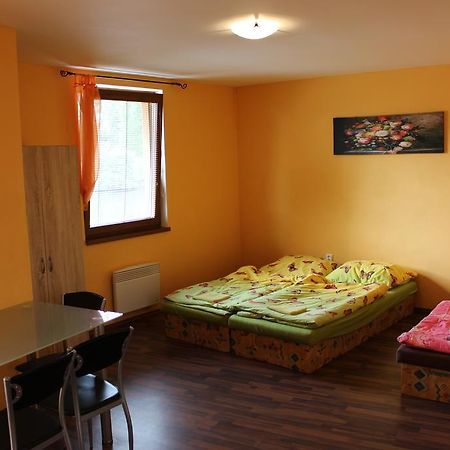 Marine Závlahy Apartamento Hrdejovice Exterior foto